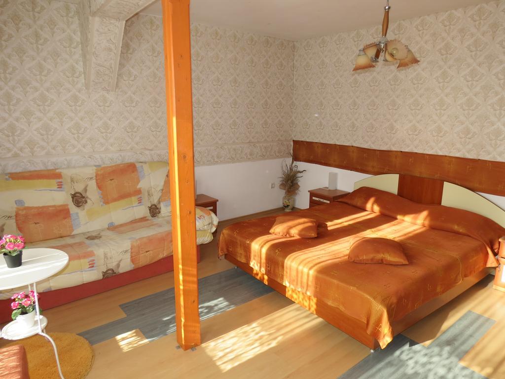 Family Hotel Lebed Nesebar Room photo