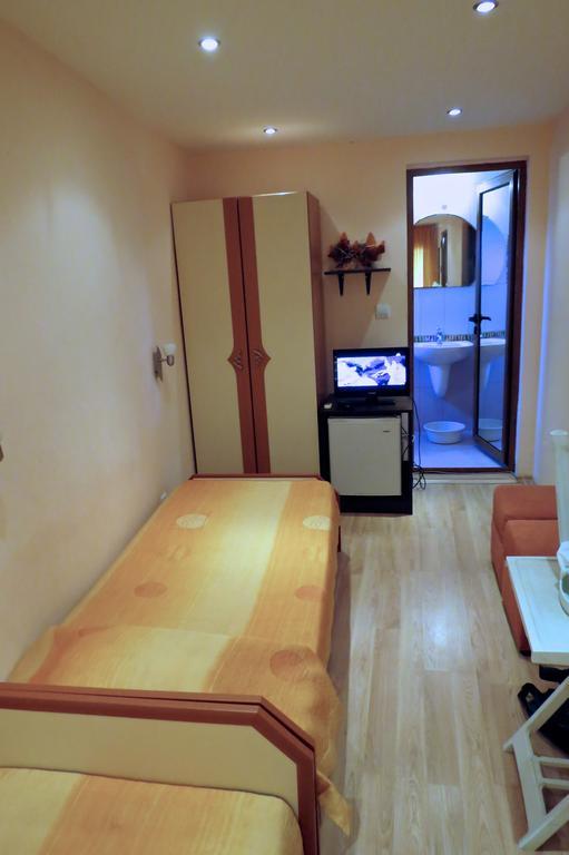 Family Hotel Lebed Nesebar Room photo