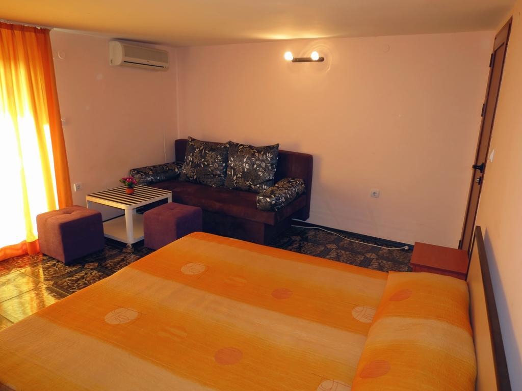 Family Hotel Lebed Nesebar Exterior photo